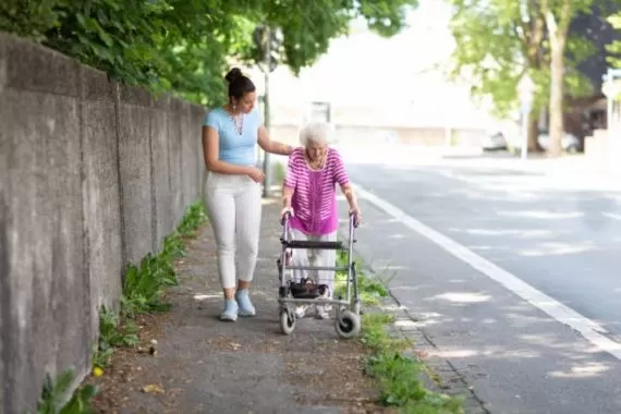 garwolin - Starsza kobieta szła środkiem ulicy. Nie pamiętała jak się nazywa